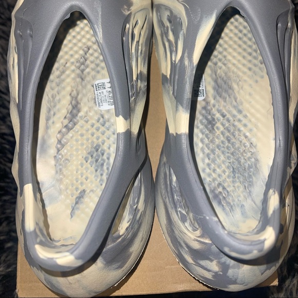 ❌SOLD❌YEEZY Foam Runner Moon Grey - Picture 4 of 9